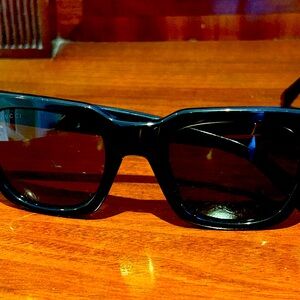 Gucci sunglasses black